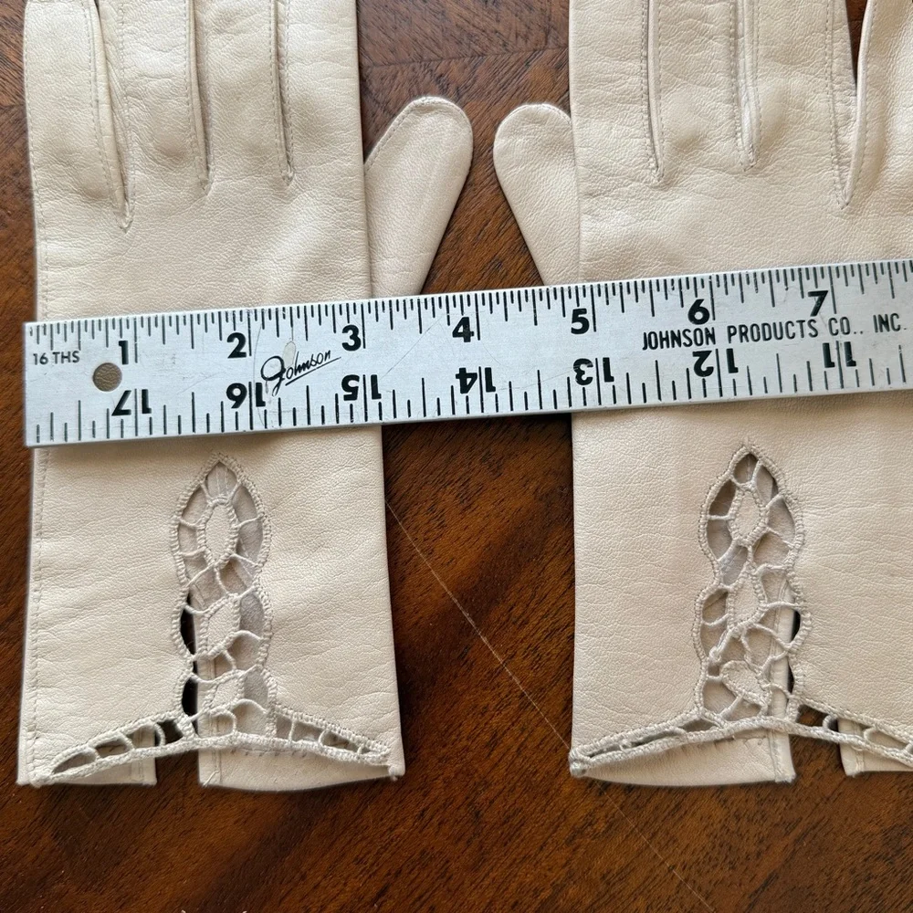 Vintage Cream Kid Leather Gloves LIKE NEW!